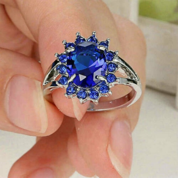 ➰Beautiful Cameo Ring - Picture 3 of 4